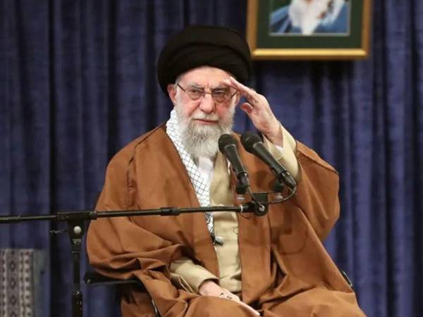 La incertidumbre sobre el paradero del líder supremo iraní aumentó tras los bombardeos, pero agencias oficiales aseguraron que Ali Jameneí se encuentra en la “sala de guerra” coordinando la defensa del país.