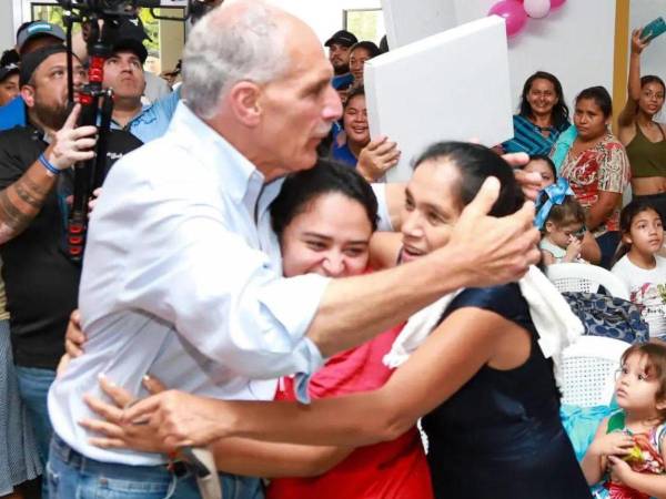 Las madres de Honduras recibieron este 10 de mayo un mensaje especial del presidente Nasry Asfura, quien resaltó su importancia como el corazón de las familias y pilares en la construcción del país.