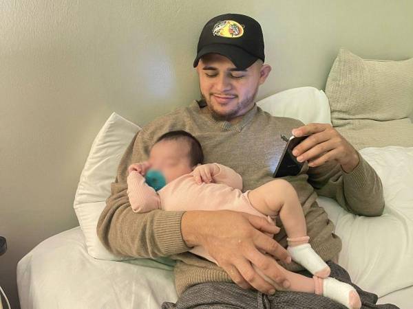 Con dolor y pesar, familiares y esposa dan a conocer el fallecimiento de Cristhian Enamorado, hondureño originario de Santa Bárbara, tras sufrir un trágico accidente de tránsito ocurrido en Charlotte, Estados Unidos.