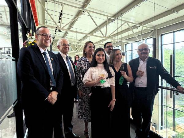 La institución bancaria amplía sus servicios financieros en la zona central del país como parte de las actividades conmemorativas por sus 75 años de trayectoria.