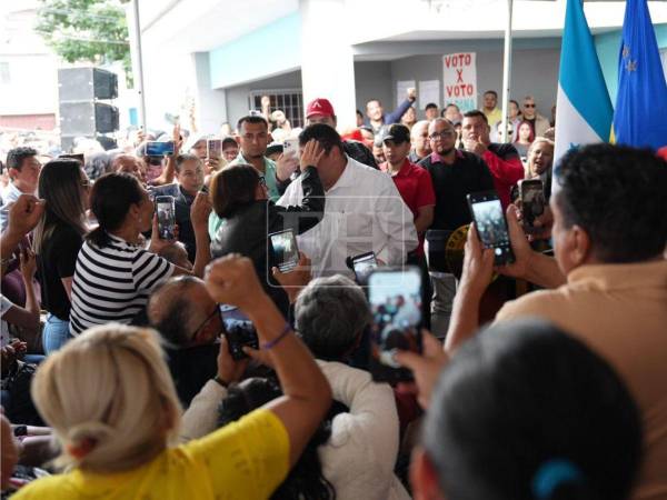 En medio de una multitud de personas que apoyan su gestión y respaldan su exigencia de voto por voto, Jorge Aldana llevó a cabo su último cabildo abierto.