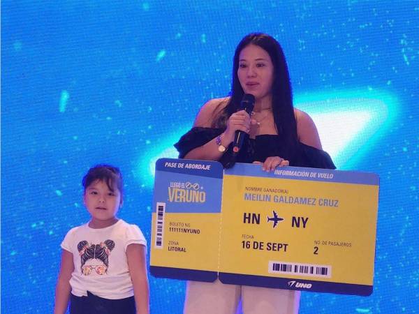 <i>Meilin Karina Galdámez Cruz, feliz ganadora del viaje a Nueva York.</i>