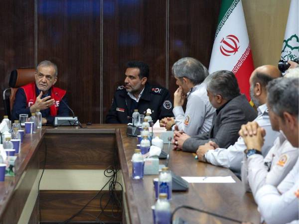 En medio del conflicto con Estados Unidos e Israel, el mandatario iraní pidió a la ciudadanía disminuir el consumo eléctrico para evitar un mayor deterioro interno.