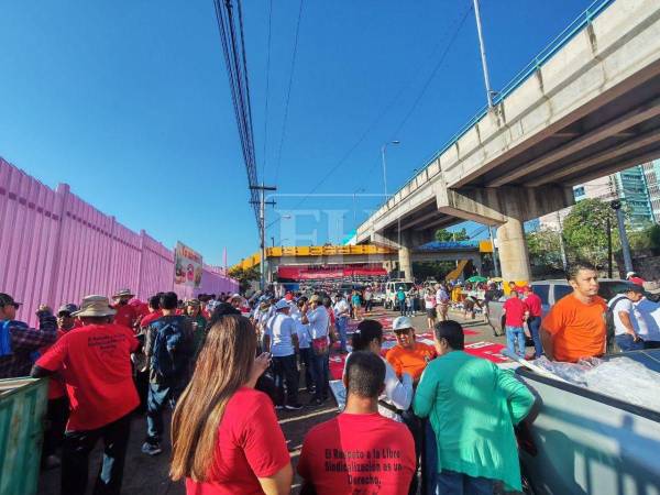 Desde tempranas horas de este 1 de mayo, sindicatos, gremios y trabajadores comenzaron a concentrarse en distintos puntos del país, listos para dar inicio a la tradicional marcha del Día del Trabajador.