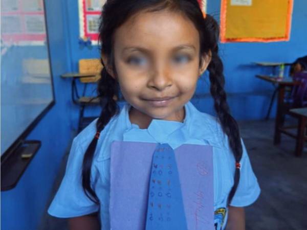 La comunidad de la aldea La Colorada, en Guaimitas, se encuentra de luto tras la muerte de Katia Soriano, una niña de 9 años que murió atropellada mientras intentaba cruzar la carretera CA-13 junto a su madre.