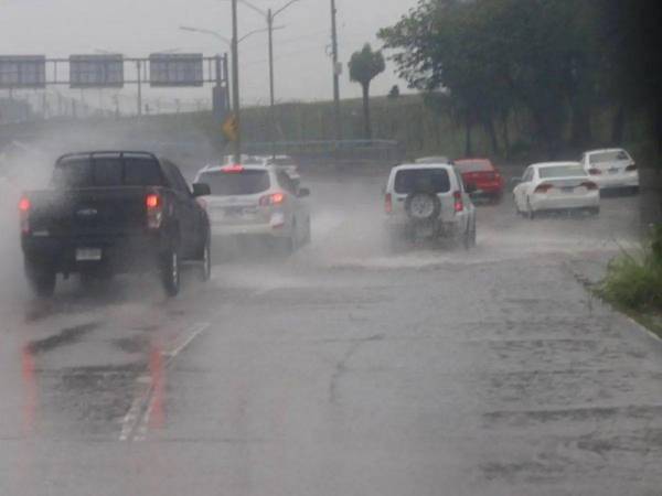 La Secretaría de Gestión de Riesgos y Contingencias Nacionales (Copeco) informó que la Depresión Tropical 2E se ha intensificado y ahora es la Tormenta Tropical Boris en el océano Pacífico.
