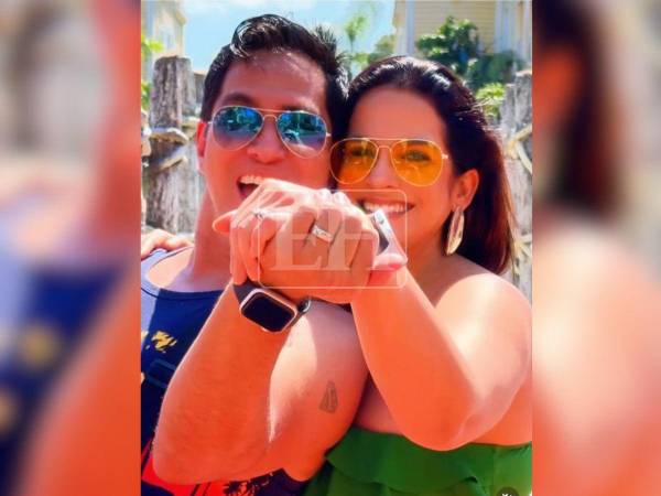 Una soñadora, apasionada por lo que hacía, la chef Sandra Díaz del Valle dejó muchos de sus planes inconclusos, entre ellos casarse con su pareja el exdiputado y presentador Juan Fernando Lobo, quien hoy llora su partida.