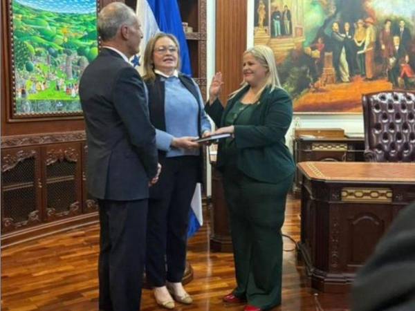 Crivelli figura registrada oficialmente como diputada propietaria en el período legislativo 2025–2026, por el departamento de Cortés.