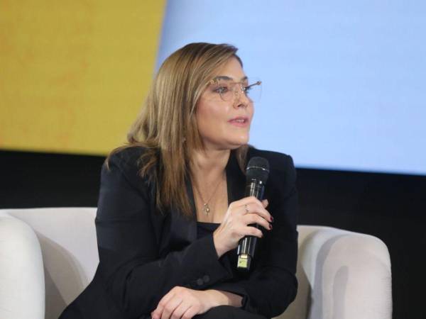 En el conversatorio, Ana Paola Hall aseguró que la única salida democrática que tiene el país son las elecciones venideras.