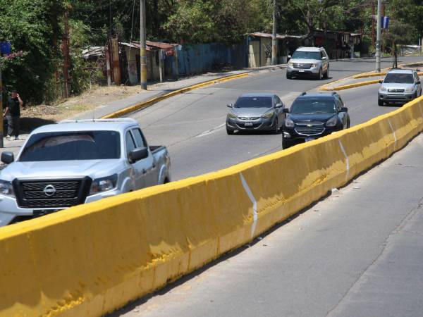 Autoridades explican que la señalización busca ordenar el tránsito y reducir tiempos de recorrido en una ciudad con creciente congestión vehicular diaria.