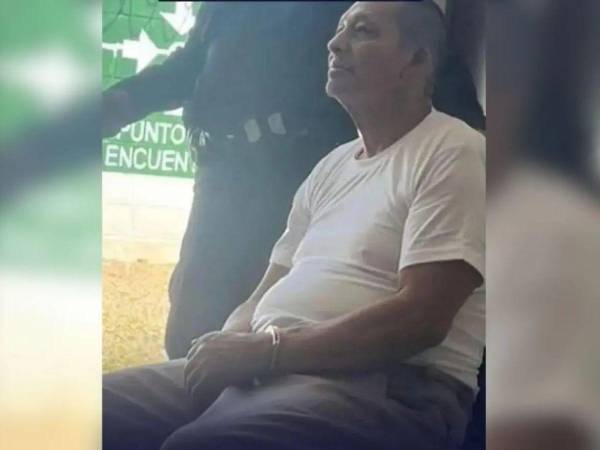 Zúñiga fue detenido en la frontera de El Amatillo al viajar con un menor de edad que presuntamente no contaba con autorización legal para salir del país.
