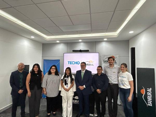 Banrural y TECHO Honduras han formalizado un nuevo convenio de colaboración para impulsar el desarrollo de comunidades vulnerables y fomentar el acceso a viviendas dignas.