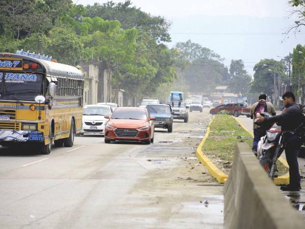 Vista parcial de la 27 calle de San Pedro Sula tras las lluvias del fin de semana.