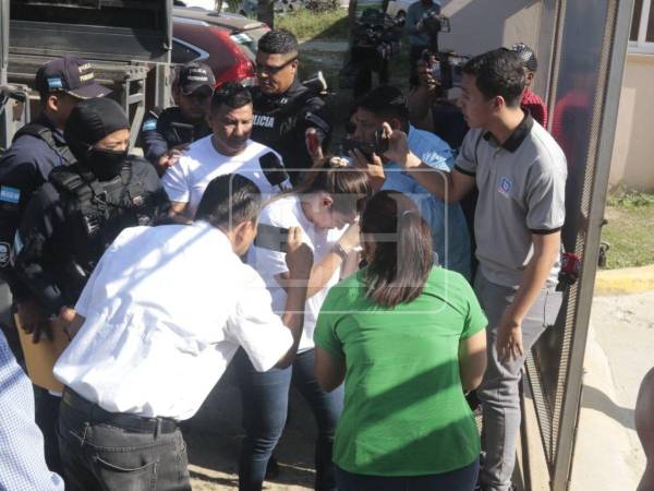 La mañana de este martes, 17 de febrero, Ángel Alvarado y Gina Poveda fueron trasladados a los juzgados de El Progreso, Yoro, tras estar presuntamente implicados en el asesinato de Sobeyda Rodríguez García y José Darío Caballero Zelaya. Aquí los detalles: