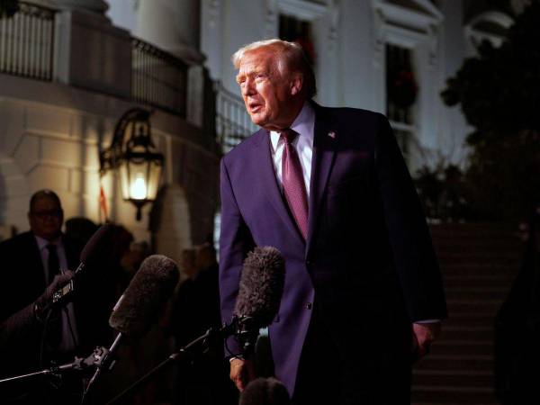 Los nuevos archivos incluyen varias menciones a Trump, quien ha tratado de distanciarse lo máximo posible de Epstein y sus crímenes.