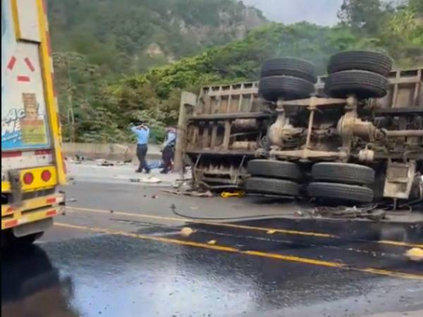 Una tragedia vuelve a enlutar a la Policía Nacional tras un aparatoso accidente de tránsito en el que habrían fallecido siete miembros de la institución este miércoles 17 de junio de 2026.