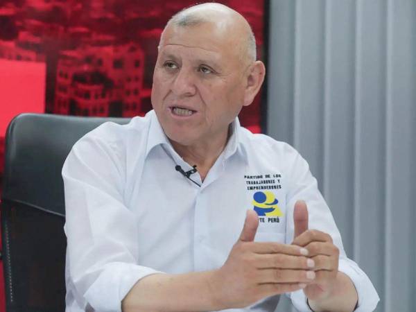 El candidato presidencial Napoléon Becerra, de 67 años y al frente del PTE-Perú, falleció en un accidente ocurrido en Huancavelica.