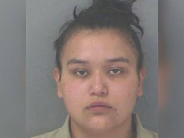 Una pareja del condado de Douglas, en Georgia, Estados Unidos, fue arrestada tras descubrirse que su hija de cinco meses presentaba 30 fracturas en distintas partes del cuerpo, incluyendo costillas, brazos, piernas y muñecas, informaron las autoridades locales.