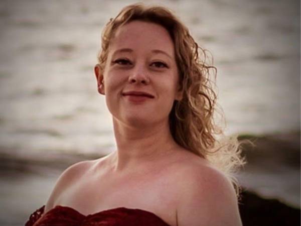 Renee Nicole Good era una ciudadana estadounidense nacida en Colorado Springs y residente de Minneapolis-Saint Paul con su pareja. Tenía tres hijos: una hija de 15 años, un hijo de 12 años y un pequeño de 6 años cuyo padre falleció en 2023. Aquí los detalles: