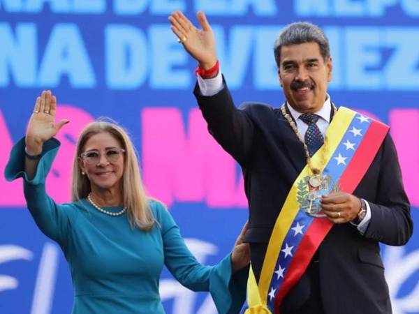 Cilia Flores ha sido un pilar fundamental para su esposo, Nicolás Maduro, y es considerada una figura clave del régimen. Es una abogada de 69 años y se desempeñó como primera dama desde 2013.
