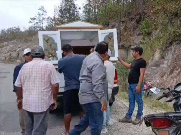 as víctimas fueron encontradas sin vida en un guindo, luego de sufrir un accidente mientras se trasladaban en motocicleta.
