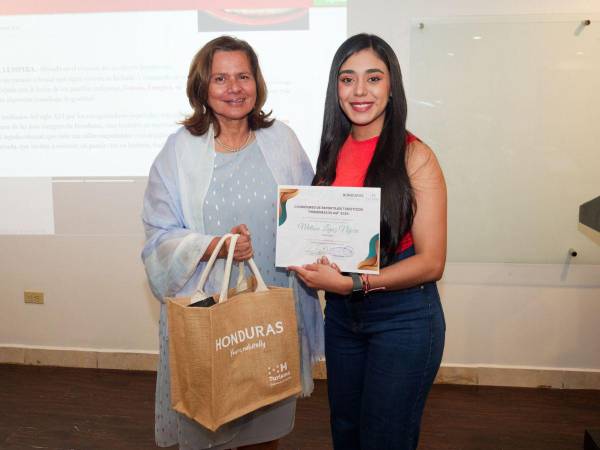 Melissa López, periodista de la sección Vida de EL HERALDO, obtuvo el primer lugar en la categoría de Medio impreso.
