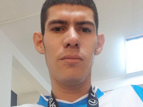 Kevin Valle, un joven motociclista, perdió la vida tras recibir varios disparos, luego de tener una discusión con un guardia de seguridad en el parqueo de un centro comercial de la capital hondureña. Aquí los detalles: