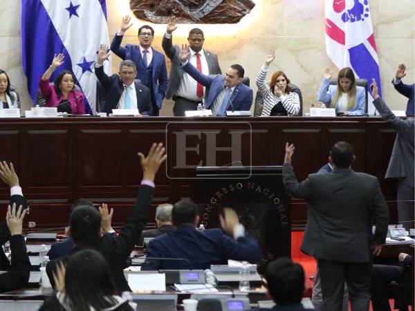 Gobierno garantiza ajuste salarial a docentes con incremento al presupuesto educativo.