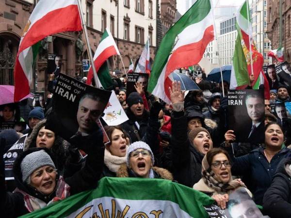 Irán endurece su postura y promete seguir atacando objetivos de Estados Unidos.