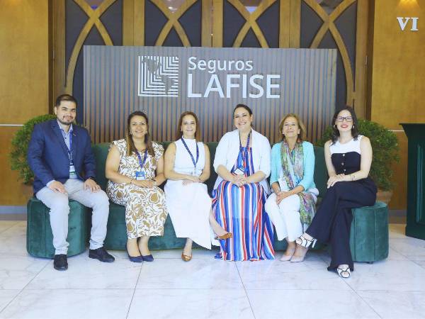 El stand de Seguros LAFISE Honduras se convirtió en un punto de encuentro para compartir y fortalecer relaciones con actores de la industria.