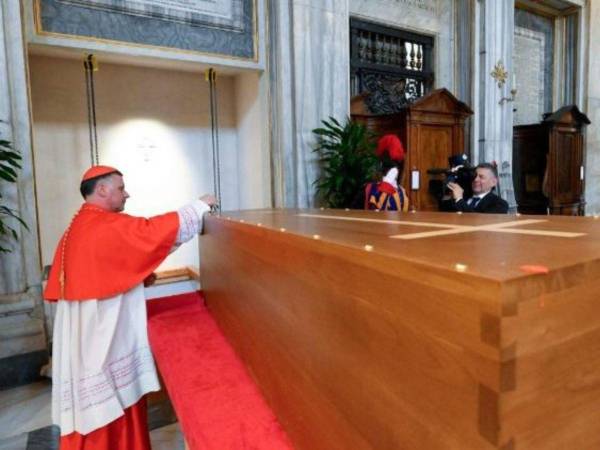 El funeral del papa Francisco fue el 26 de abril de 2025 en el Vaticano y se estima que asistieron unas 250 mil personas.