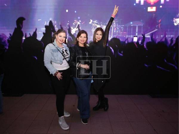 Familias enteras comienzan a llegar al Coliseum Nacional de Ingenieros para revivir los mejores éxitos de los años 80, en una noche que promete estar llena de nostalgia y energía con la banda mexicana Matute.