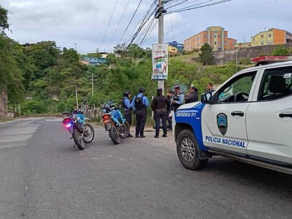 El cuerpo de una persona, cuya identidad aún se desconoce, fue encontrado dentro de una bolsa negra en la calle principal de la colonia Nueva Suyapa.