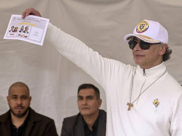 El presidente colombiano, Gustavo Petro, votó este domingo por última vez como jefe de Estado en las elecciones en las que se escogerá a su sucesor para el periodo 2026-2030 y aseguró que no se quedará ni un segundo más en el cargo el próximo 7 de agosto, cuando asumirá quien gane hoy.
