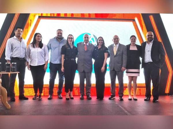 Apostemos estableció una alianza con la Federación Nacional de Baloncesto, como patrocinador máximo de los torneos y actividades.