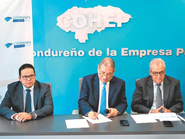 Francisco Fortín, Armando Urtecho y Mario Agüero, de Confianza y del Cohep, brindaron detalles del XXVII Foro Iberoamericano.