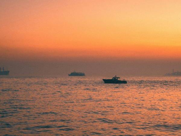 Desde que el pasado 21 de marzo Donald Trump dio 48 horas al Gobierno de Irán para abrir el estrecho de Ormuz, el presidente estadounidense ha prolongado el plazo en varias ocasiones, la última de las cuales expira, si no hay cambios, este próximo miércoles. A continuación los detalles de la importancia del estrecho de Ormuz para Donald Trump y la razón de su frustración.