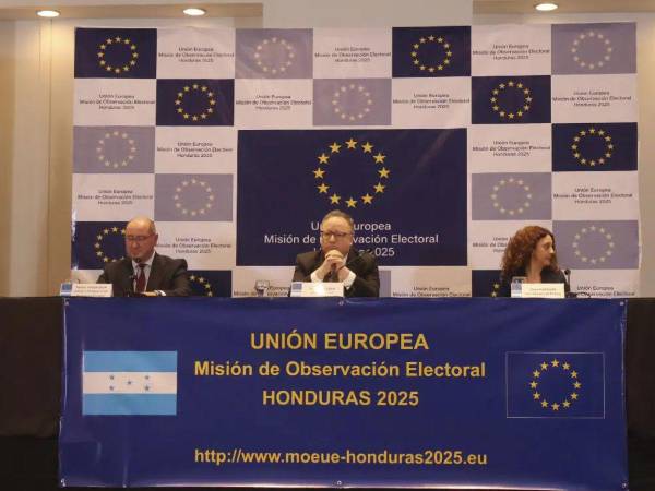 Castro dijo el 18 de diciembre en una ceremonia de las Fuerzas Armadas que respetaría los resultados del CNE.