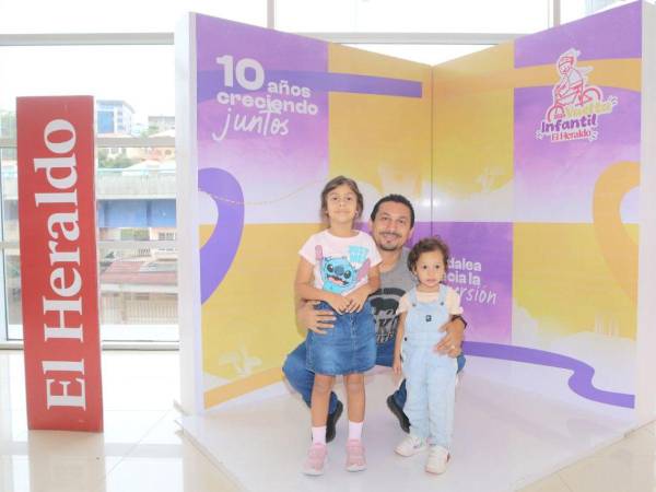 Niños y niñas llegaron este sábado a Mall Multiplaza para traer su kit y así prepararse para el divertido encuentro de mañana.