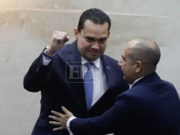 Zambrano convocó a los diputados a una reunión el próximo viernes 23 de enero a las 11:00 de la mañana.