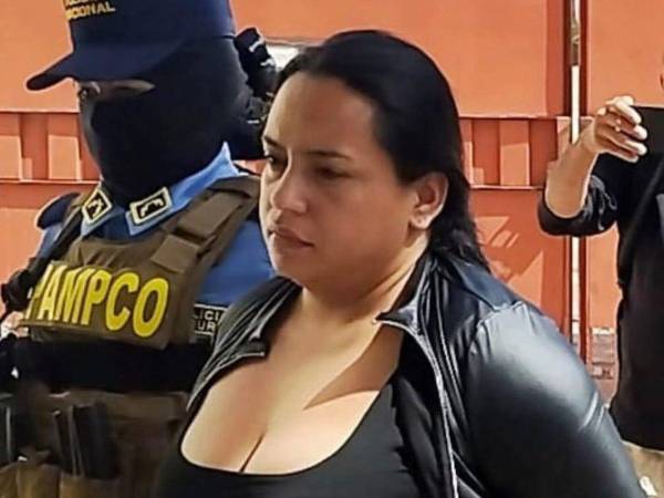Blanca Patricia Ruiz Herrera, de 35 años, conocida con el alias de “La Paty”, es señalada por las autoridades como una de las principales integrantes de una red criminal dedicada a la explotación sexual y la extorsión mediante el uso de redes sociales.
