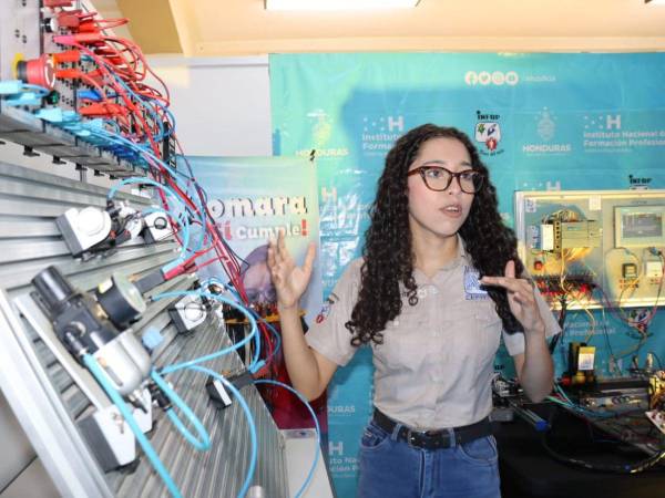 Egresados del Infop celebran la culminación de su formación técnica en 2025.