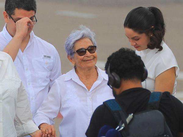 Durante el acto, realizado en la Finca Rocío, doña Elvira Alvarado Castillo tomó la palabra ante la militancia nacionalista.