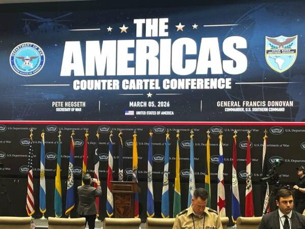 La reunión ocurre días después de la primera operación militar conjunta de Estados Unidos y Ecuador contra organizaciones narcoterroristas.