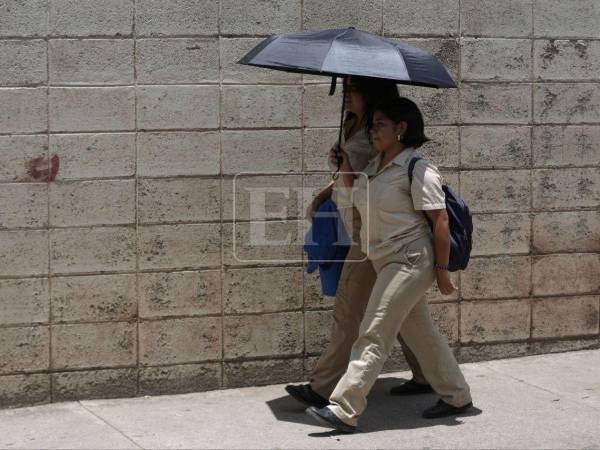 Honduras enfrentará este domingo un clima de las altas temperaturas, la escasez de lluvias y la presencia de polvo del Sahara, condiciones que mantienen en alerta a distintos sectores debido a los efectos sobre la salud, la agricultura y la disponibilidad de agua.