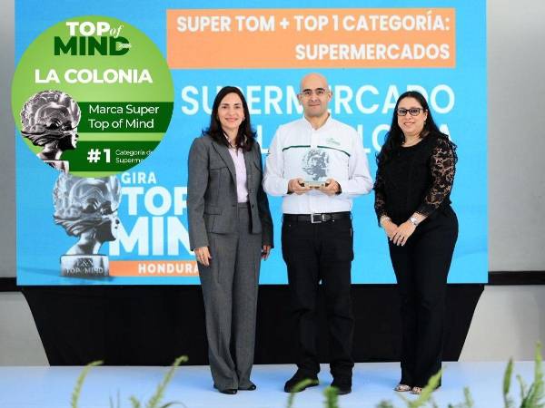 José Elias Flefil recibió el reconocimiento como que posicionando a Supermercados La Colonia cómo una marca recordada por los hondureños.