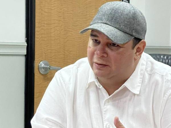 El edil capitalino sugirió a las personas bañarse en pareja para ahorrar agua.