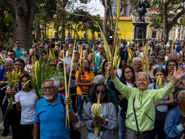 El Arzobispo de Caracas, monseñor Raúl Biord, pidió este domingo por la reconciliación, el perdón y la paz en Venezuela, durante la misa de Domingo de Ramos que dirigió en la Catedral de Caracas ante cientos de feligreses.