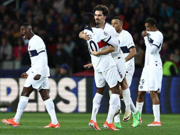 El portugués Vitinha marcó un golazo con el PSG ante el Barcelona.