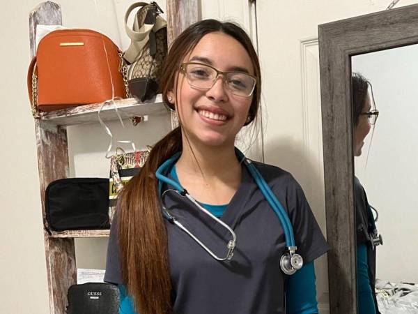 En Estados Unidos, trabajaba como asistente de enfermería y soñaba con convertirse en doctora.